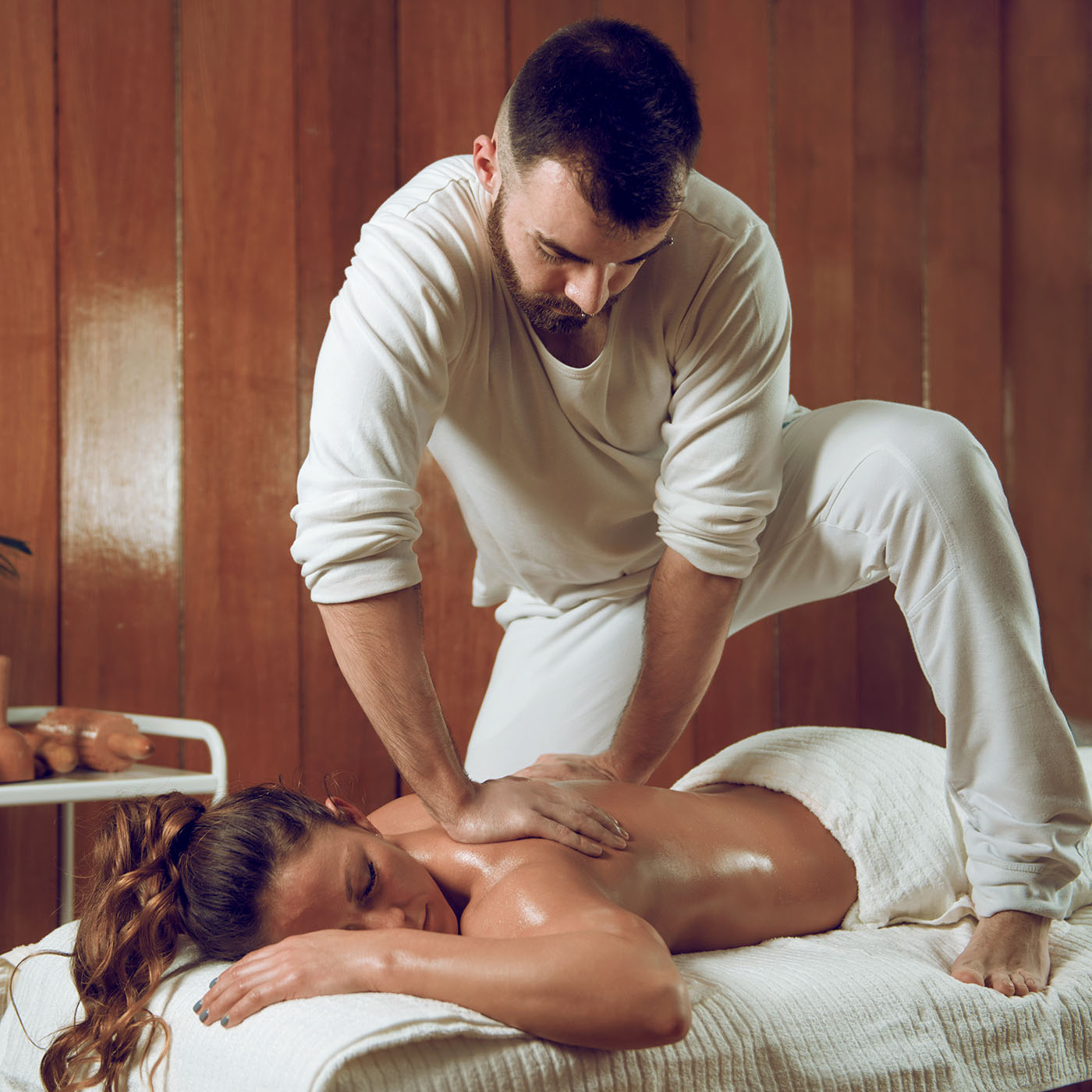relaxing-back-massage-2022-03-30-20-23-41-utc.jpg